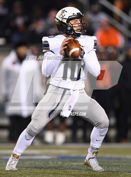 Thumbnail 3 in Washington vs. Archbishop Hoban (OHSAA D2 Regional Final) photogallery.