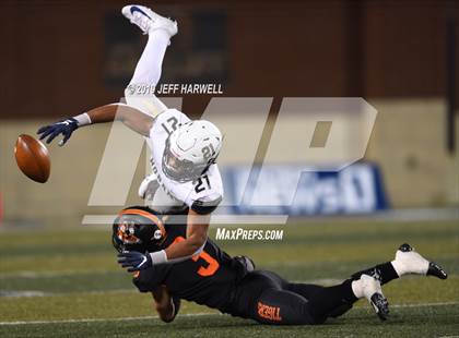Thumbnail 3 in Washington vs. Archbishop Hoban (OHSAA D2 Regional Final) photogallery.