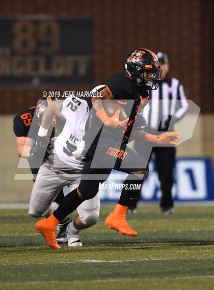 Thumbnail 2 in Washington vs. Archbishop Hoban (OHSAA D2 Regional Final) photogallery.