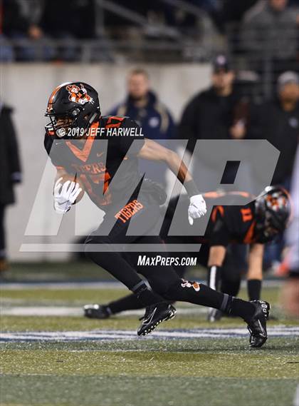 Thumbnail 2 in Washington vs. Archbishop Hoban (OHSAA D2 Regional Final) photogallery.