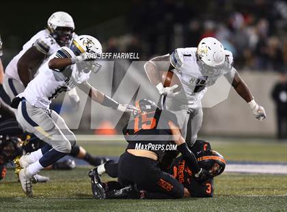 Thumbnail 2 in Washington vs. Archbishop Hoban (OHSAA D2 Regional Final) photogallery.