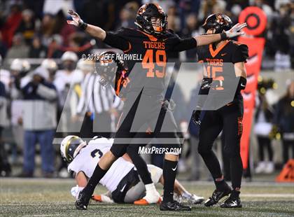 Thumbnail 3 in Washington vs. Archbishop Hoban (OHSAA D2 Regional Final) photogallery.
