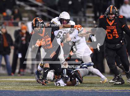 Thumbnail 2 in Washington vs. Archbishop Hoban (OHSAA D2 Regional Final) photogallery.