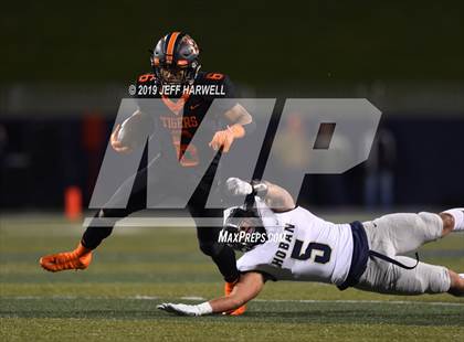 Thumbnail 3 in Washington vs. Archbishop Hoban (OHSAA D2 Regional Final) photogallery.