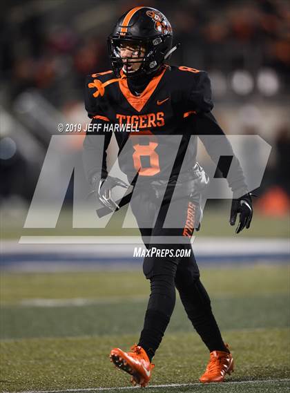 Thumbnail 2 in Washington vs. Archbishop Hoban (OHSAA D2 Regional Final) photogallery.