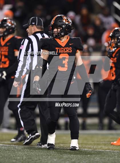 Thumbnail 2 in Washington vs. Archbishop Hoban (OHSAA D2 Regional Final) photogallery.