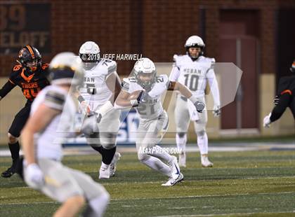 Thumbnail 3 in Washington vs. Archbishop Hoban (OHSAA D2 Regional Final) photogallery.