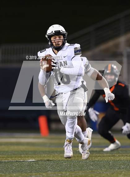 Thumbnail 2 in Washington vs. Archbishop Hoban (OHSAA D2 Regional Final) photogallery.