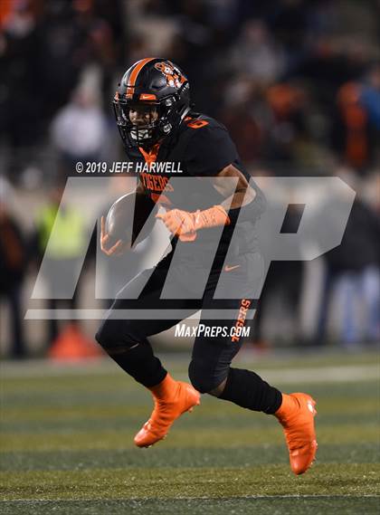 Thumbnail 2 in Washington vs. Archbishop Hoban (OHSAA D2 Regional Final) photogallery.