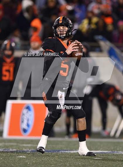 Thumbnail 3 in Washington vs. Archbishop Hoban (OHSAA D2 Regional Final) photogallery.