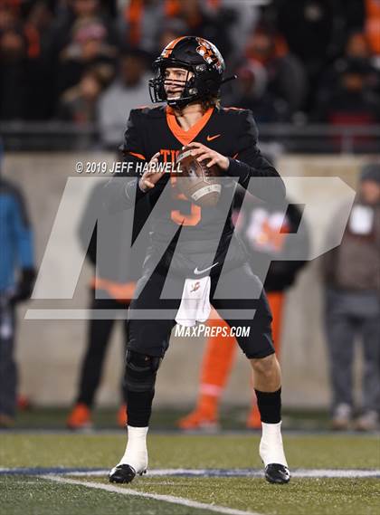 Thumbnail 3 in Washington vs. Archbishop Hoban (OHSAA D2 Regional Final) photogallery.
