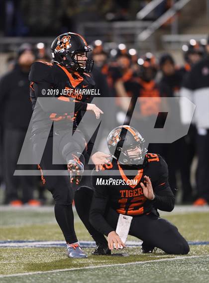 Thumbnail 2 in Washington vs. Archbishop Hoban (OHSAA D2 Regional Final) photogallery.