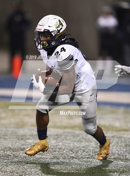 Thumbnail 3 in Washington vs. Archbishop Hoban (OHSAA D2 Regional Final) photogallery.