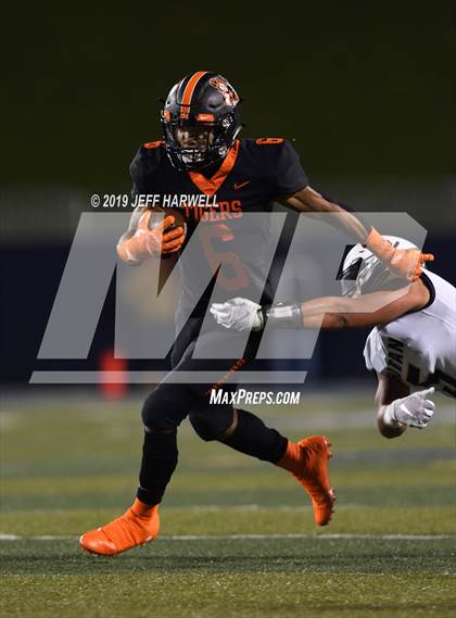 Thumbnail 1 in Washington vs. Archbishop Hoban (OHSAA D2 Regional Final) photogallery.