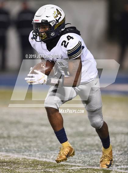 Thumbnail 1 in Washington vs. Archbishop Hoban (OHSAA D2 Regional Final) photogallery.