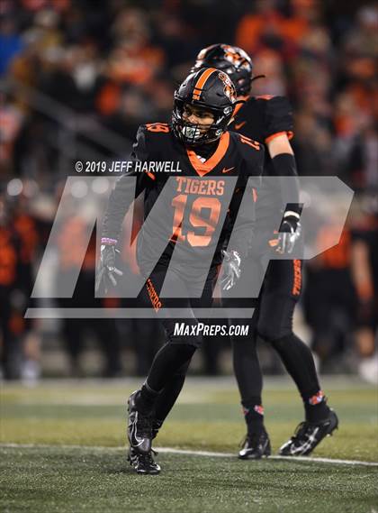 Thumbnail 2 in Washington vs. Archbishop Hoban (OHSAA D2 Regional Final) photogallery.