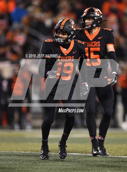 Thumbnail 1 in Washington vs. Archbishop Hoban (OHSAA D2 Regional Final) photogallery.