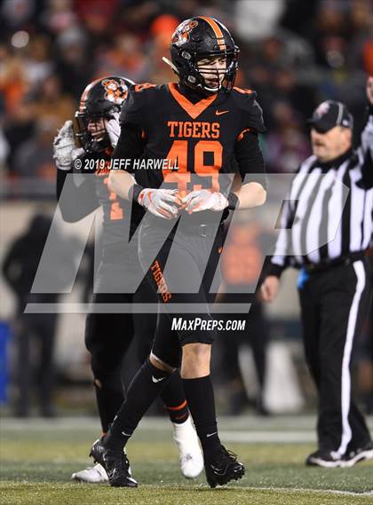 Thumbnail 1 in Washington vs. Archbishop Hoban (OHSAA D2 Regional Final) photogallery.