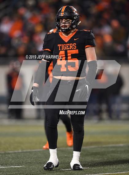 Thumbnail 2 in Washington vs. Archbishop Hoban (OHSAA D2 Regional Final) photogallery.