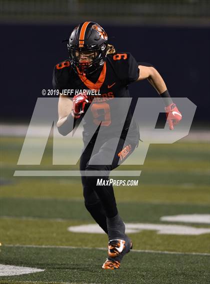 Thumbnail 2 in Washington vs. Archbishop Hoban (OHSAA D2 Regional Final) photogallery.