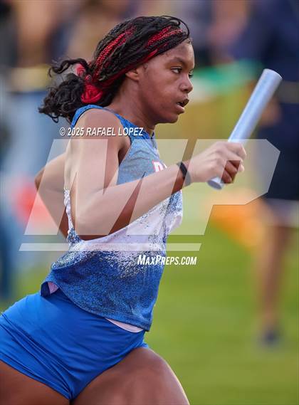 Thumbnail 2 in UIL 6A Track & Field District Finals (4x400M Relay) photogallery.