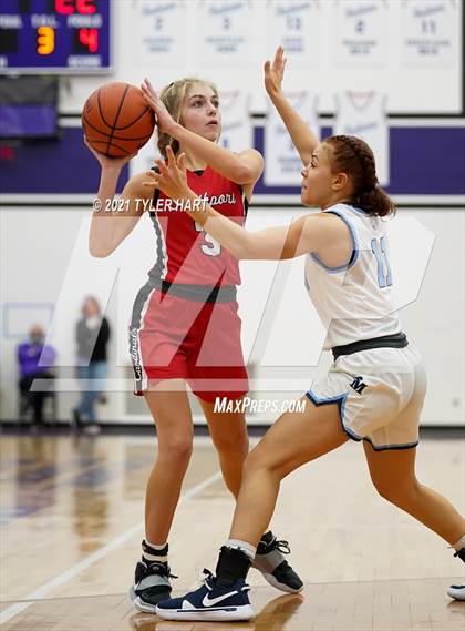 Thumbnail 3 in Southport vs. Perry Meridian (IHSAA 4A Sectional Semifinal) photogallery.