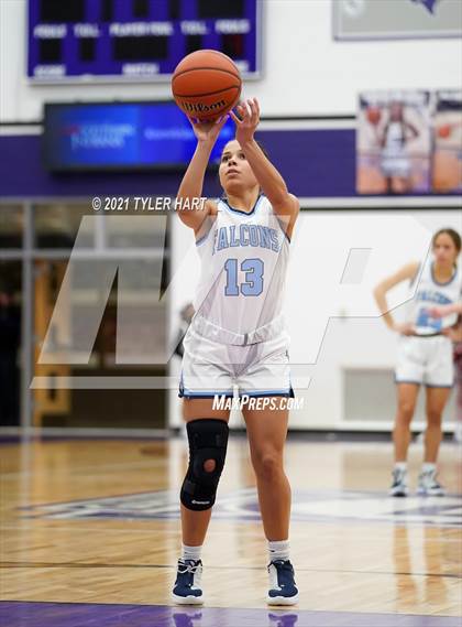 Thumbnail 2 in Southport vs. Perry Meridian (IHSAA 4A Sectional Semifinal) photogallery.