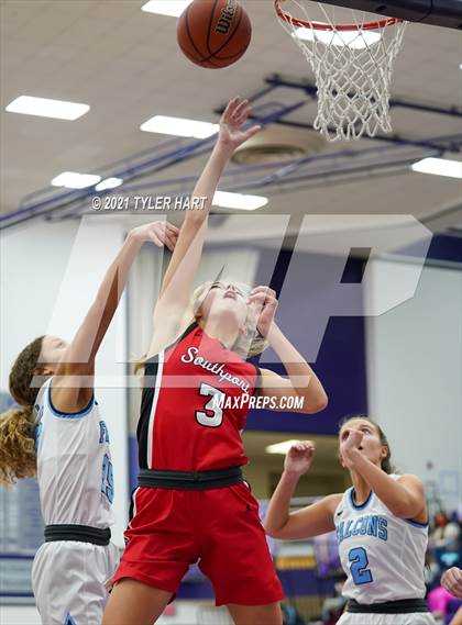 Thumbnail 2 in Southport vs. Perry Meridian (IHSAA 4A Sectional Semifinal) photogallery.