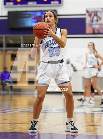 Thumbnail 2 in Southport vs. Perry Meridian (IHSAA 4A Sectional Semifinal) photogallery.