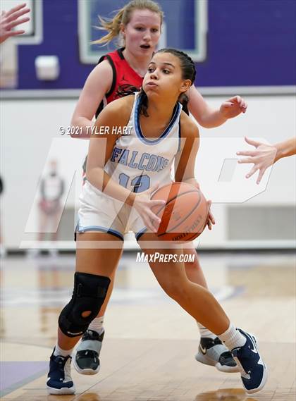 Thumbnail 3 in Southport vs. Perry Meridian (IHSAA 4A Sectional Semifinal) photogallery.