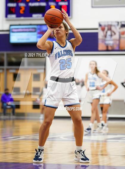 Thumbnail 3 in Southport vs. Perry Meridian (IHSAA 4A Sectional Semifinal) photogallery.