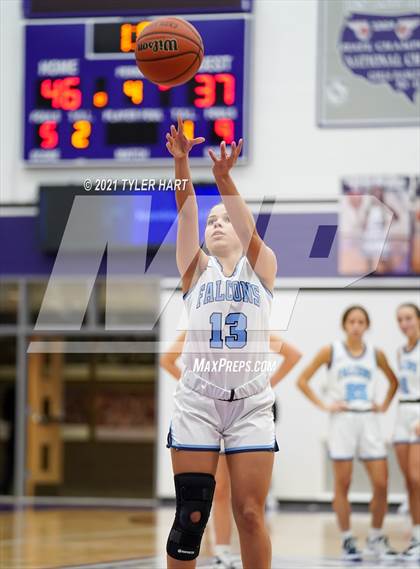 Thumbnail 3 in Southport vs. Perry Meridian (IHSAA 4A Sectional Semifinal) photogallery.