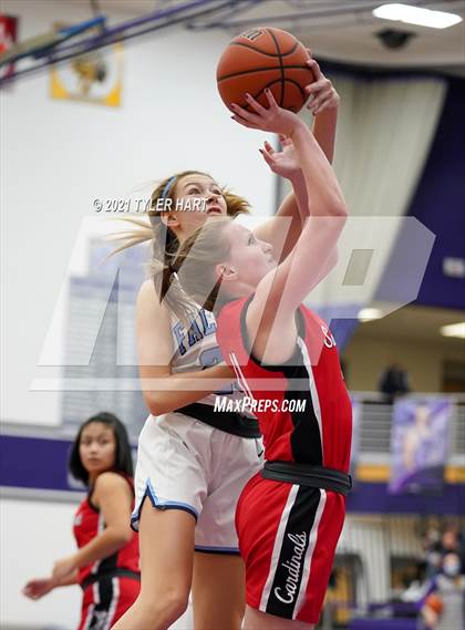 Thumbnail 3 in Southport vs. Perry Meridian (IHSAA 4A Sectional Semifinal) photogallery.