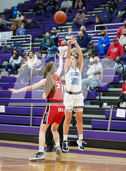 Thumbnail 3 in Southport vs. Perry Meridian (IHSAA 4A Sectional Semifinal) photogallery.