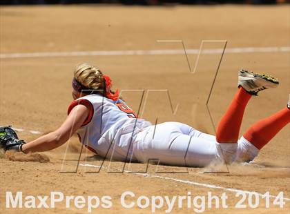 Thumbnail 2 in Mater Dei Catholic vs. Valhalla (CIF-SDS D2 Final) photogallery.