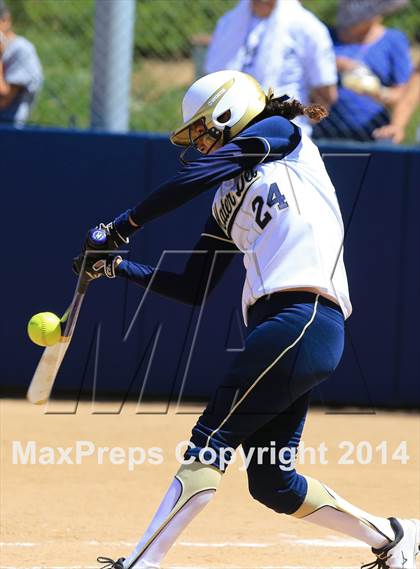 Thumbnail 2 in Mater Dei Catholic vs. Valhalla (CIF-SDS D2 Final) photogallery.