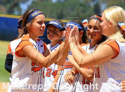 Thumbnail 2 in Mater Dei Catholic vs. Valhalla (CIF-SDS D2 Final) photogallery.