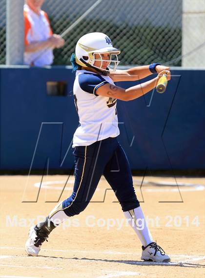 Thumbnail 1 in Mater Dei Catholic vs. Valhalla (CIF-SDS D2 Final) photogallery.
