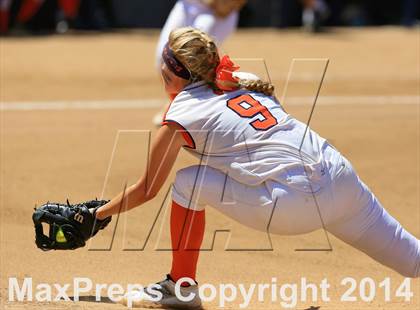 Thumbnail 3 in Mater Dei Catholic vs. Valhalla (CIF-SDS D2 Final) photogallery.