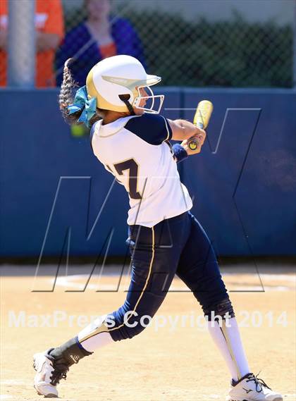 Thumbnail 2 in Mater Dei Catholic vs. Valhalla (CIF-SDS D2 Final) photogallery.