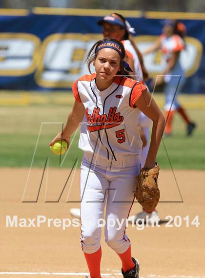 Thumbnail 2 in Mater Dei Catholic vs. Valhalla (CIF-SDS D2 Final) photogallery.