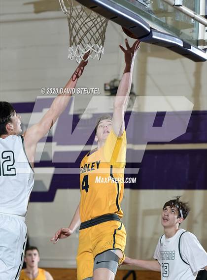 Thumbnail 2 in Gridley vs. Red Bluff (Dennis Burnum Tournament) photogallery.