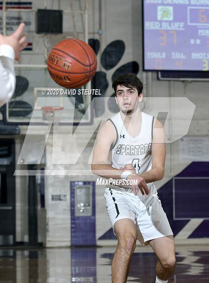 Thumbnail 3 in Gridley vs. Red Bluff (Dennis Burnum Tournament) photogallery.