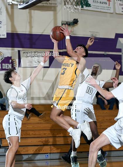 Thumbnail 3 in Gridley vs. Red Bluff (Dennis Burnum Tournament) photogallery.