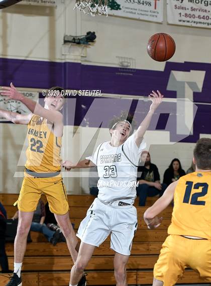 Thumbnail 1 in Gridley vs. Red Bluff (Dennis Burnum Tournament) photogallery.