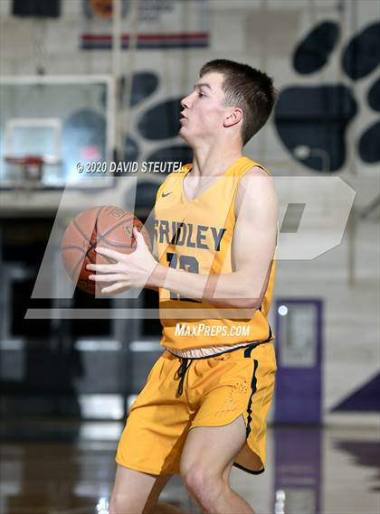 Thumbnail 1 in Gridley vs. Red Bluff (Dennis Burnum Tournament) photogallery.
