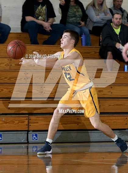 Thumbnail 1 in Gridley vs. Red Bluff (Dennis Burnum Tournament) photogallery.