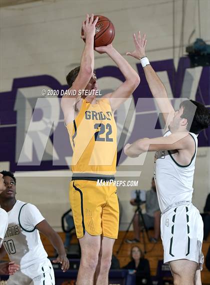 Thumbnail 1 in Gridley vs. Red Bluff (Dennis Burnum Tournament) photogallery.