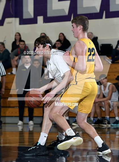 Thumbnail 3 in Gridley vs. Red Bluff (Dennis Burnum Tournament) photogallery.