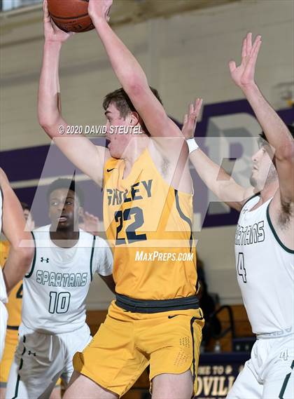 Thumbnail 3 in Gridley vs. Red Bluff (Dennis Burnum Tournament) photogallery.